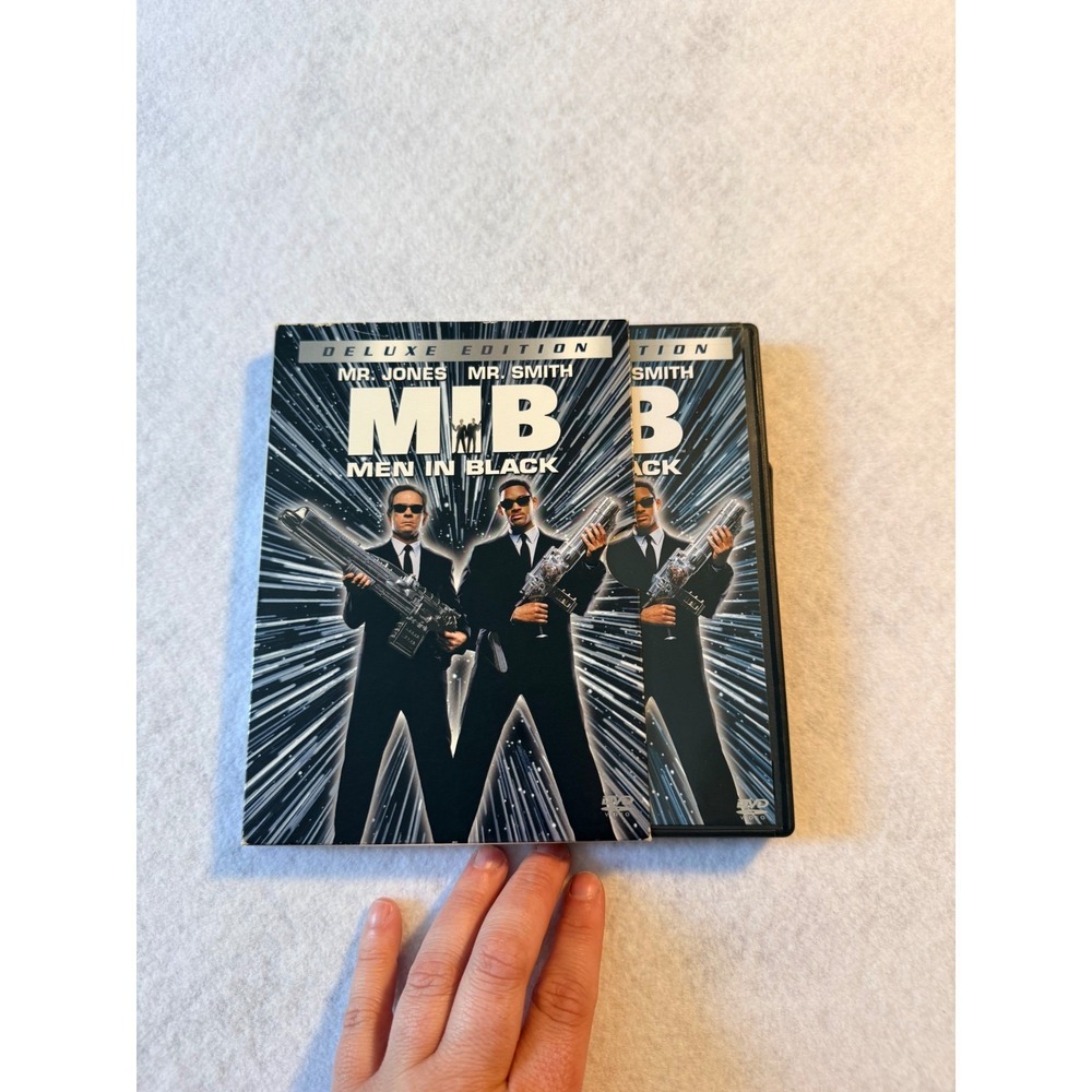 Men In Black DVD Deluxe Edition 2-Disc Set Tommy Lee Jones Will Smith MIB Sci-Fi